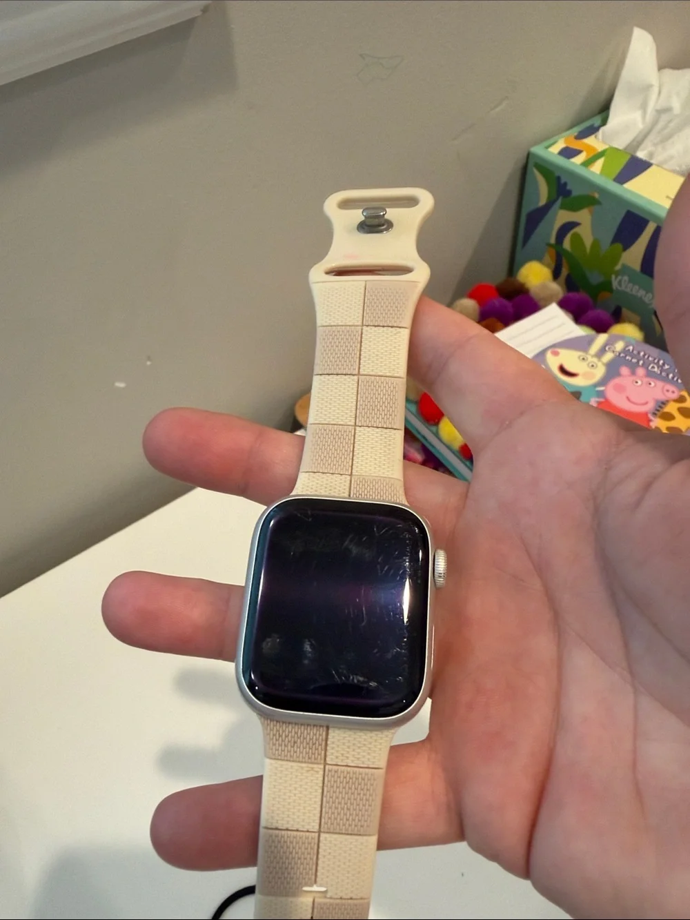 Apple Watch Rosegold with Cream Checkered Sport Band & Charger